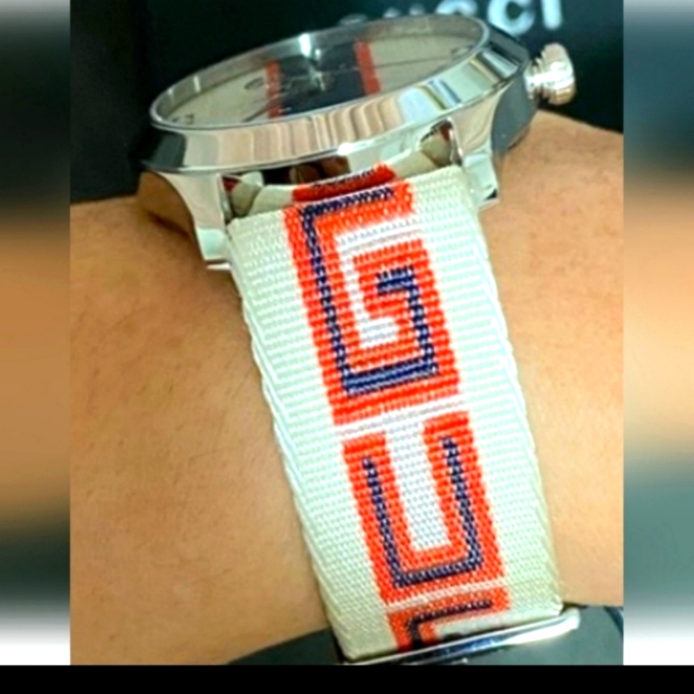SALE!! GUCCI ITALIAN LUXURY STATEMENT WATCH - Picture 1 of 3